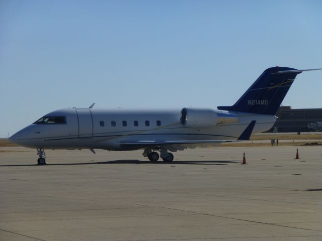 Canadair Challenger (N214MD)