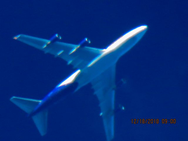 Boeing 747-400 (N477MC)