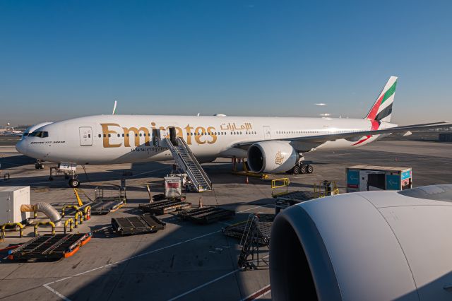 BOEING 777-300ER (A6-ECA)