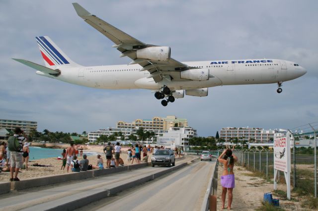 Airbus A340-300 (F-GLZS) - date: 16-Jan 2010