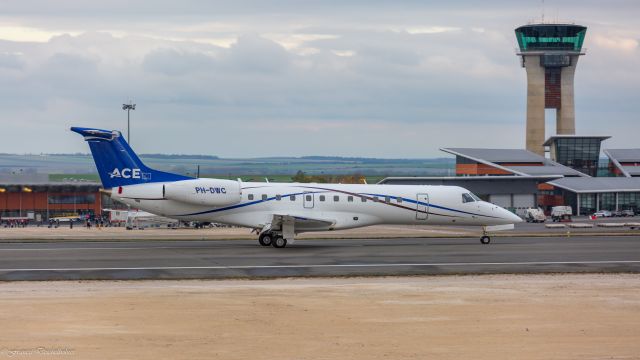 Embraer ERJ-135 (PH-DWC)