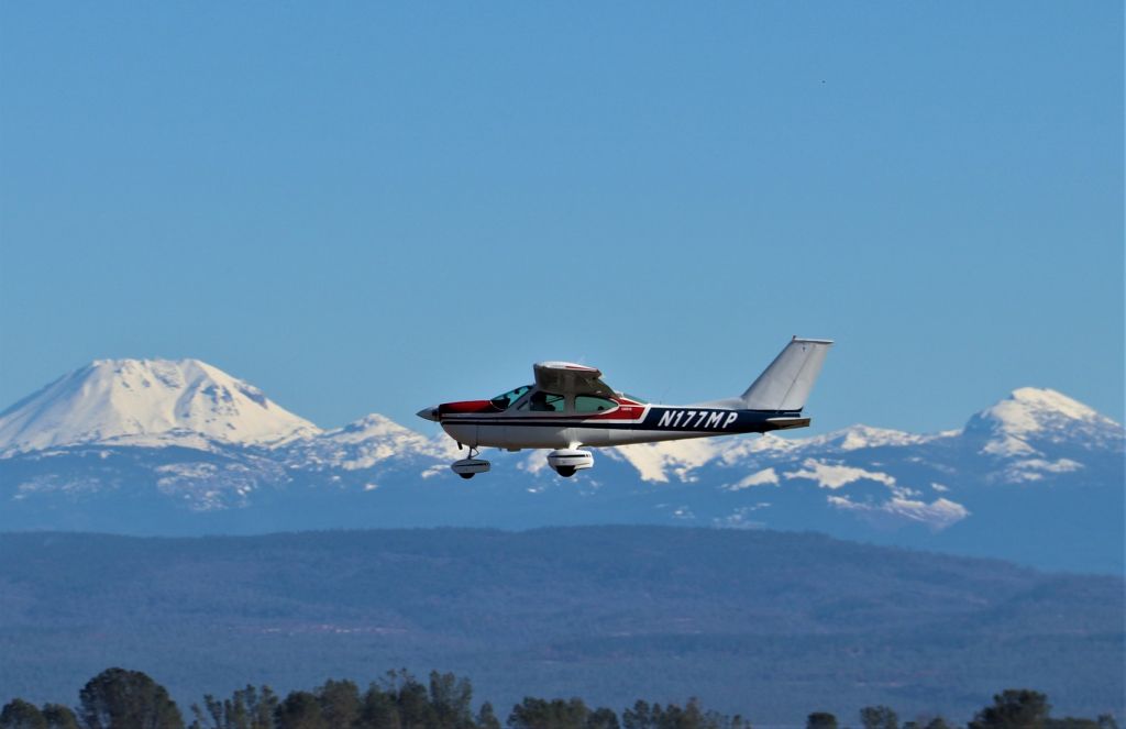 Cessna Skyhawk (N177MP) - KRDD - Dec 2019 shows Cessna 172 on final for Redding with Mt Lassen peak showing well to the east.