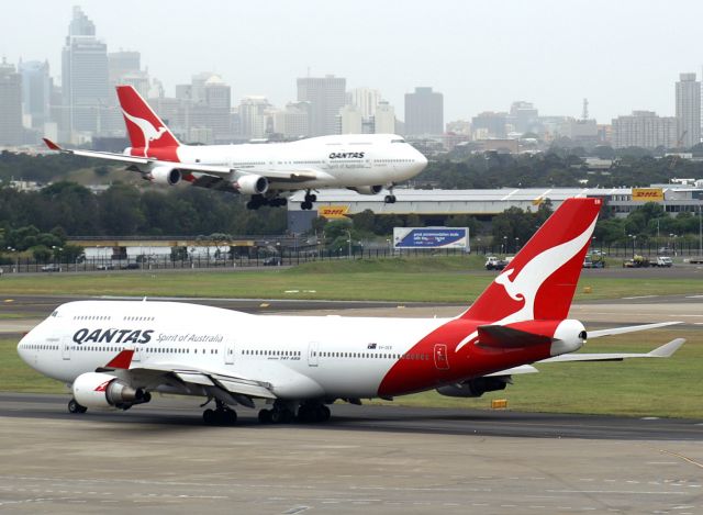 Boeing 747-400 (VH-OEB)