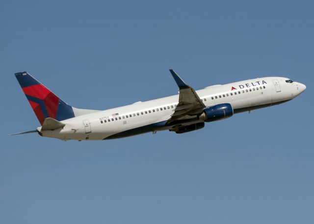 Boeing 737-800 (N3756)