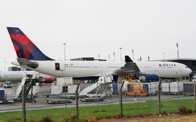 Airbus A330-200 (N861NW) - delta a330-223 n861nw diverted to shannon while routing from amsterdam to detroit 26/5/17.