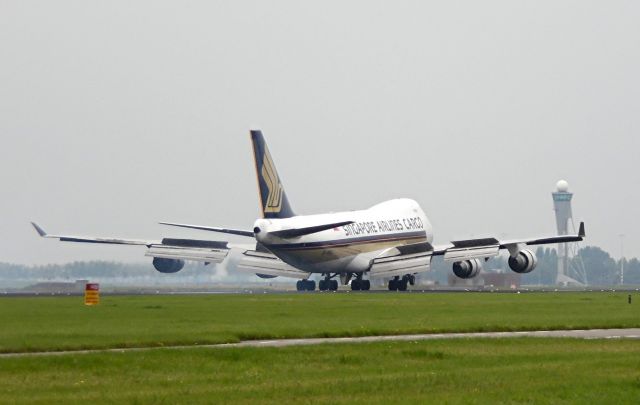 Boeing 747-400 (9V-SFO)