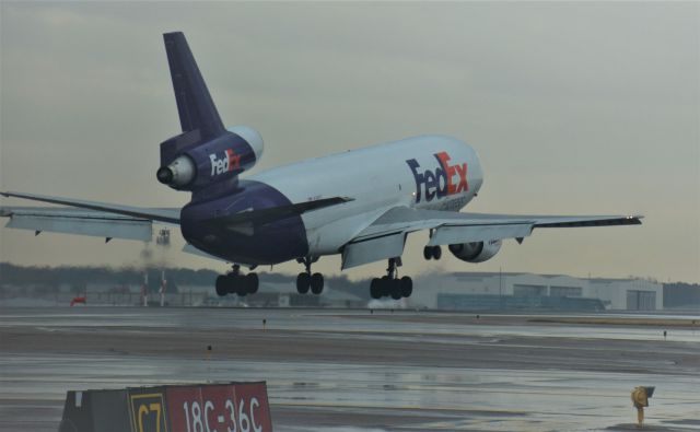 McDonnell Douglas DC-10 —