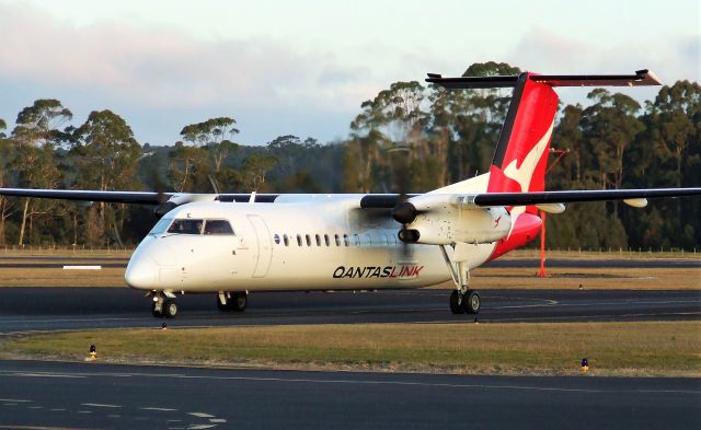 de Havilland Dash 8-300 (VH-TQE) - Qantaslink (Eastern Australia Airlines) Bombardier Dash 8-315Q VH-TQE (msn 596) at Wynyard Airport Tasmania Australia on 12 June 2022.