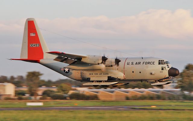 Lockheed C-130 Hercules (83-0493) - "rch937" usaf new york air guard lc-130h skibird 83-0493 about to land at shannon this evening from st.johns 18/9/17.