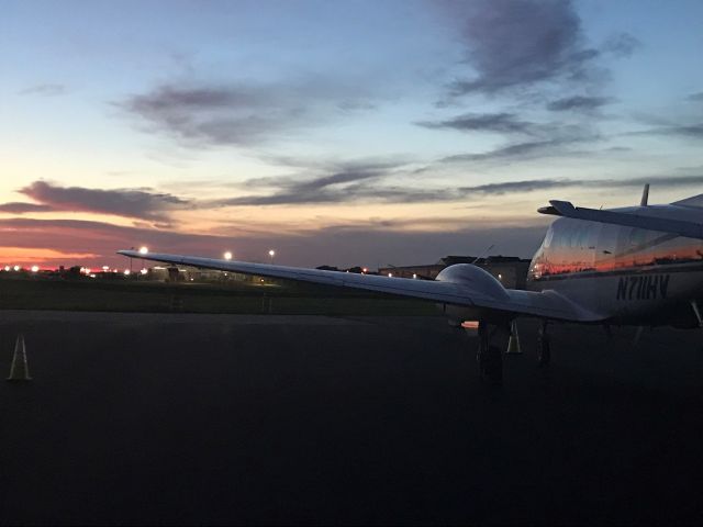 Beechcraft King Air 90 (N711HV)