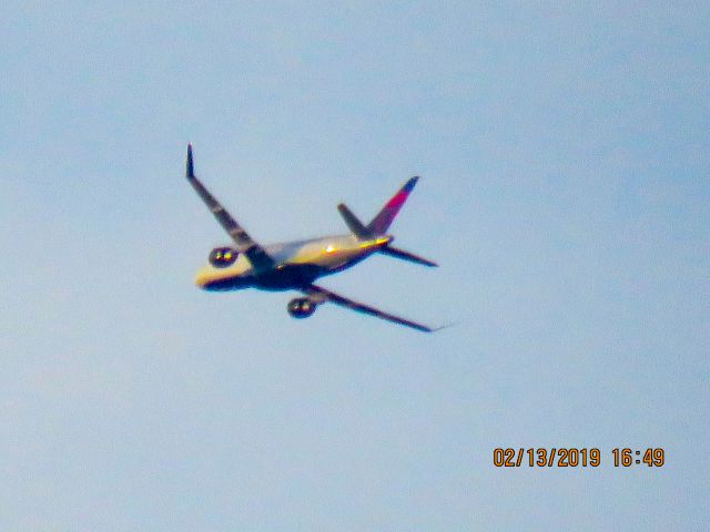 Embraer 175 (N271SY)