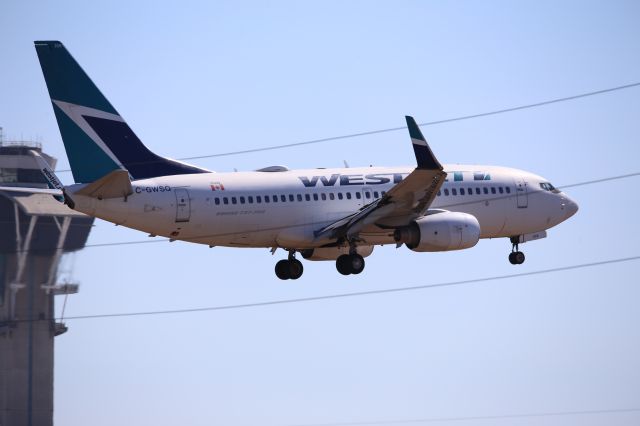 Boeing 737-700 (C-GWSQ)
