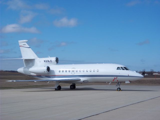 Dassault Falcon 900 (N33LC)