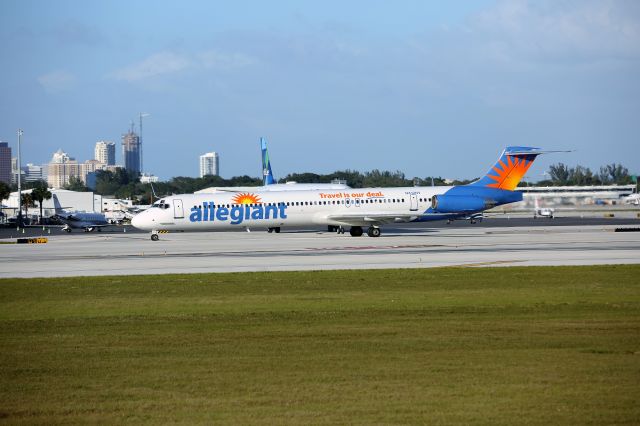 McDonnell Douglas MD-88 (N412NV)