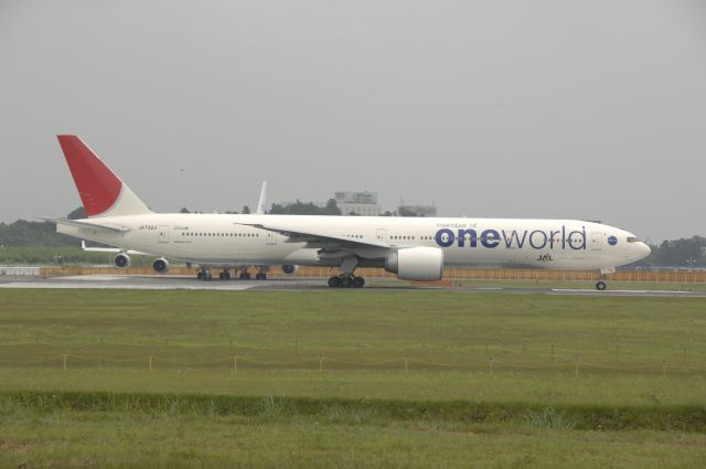 BOEING 777-300 (JA732J) - Departure at Narita Intl Airport 16R on 2009/7/18 One World c/s