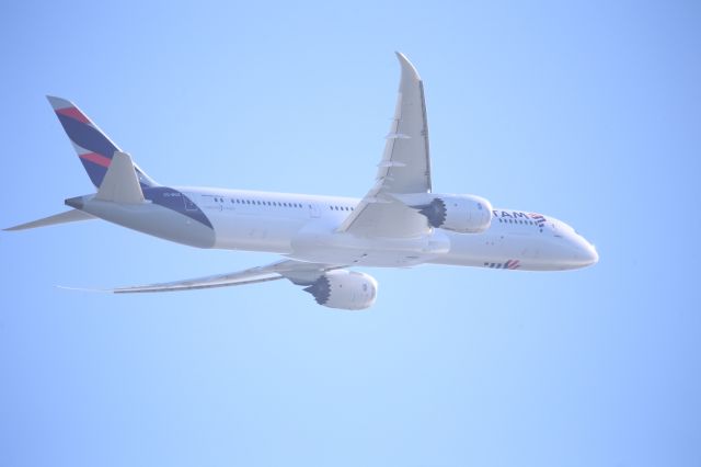 Boeing 787-9 Dreamliner (CC-BGZ)