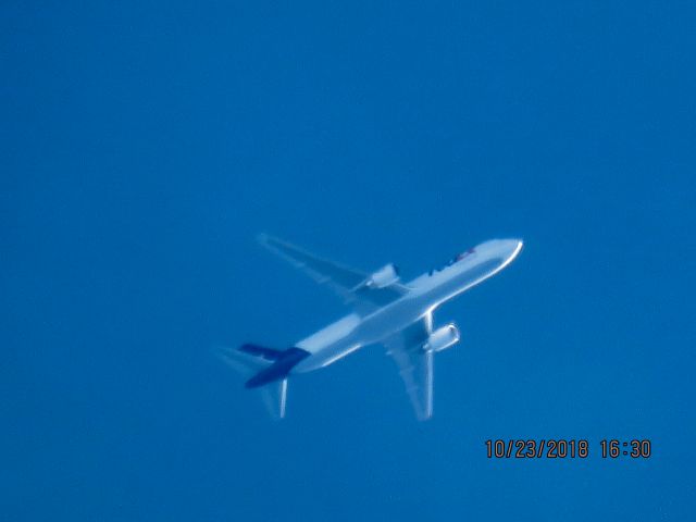 BOEING 767-300 (N161FE)