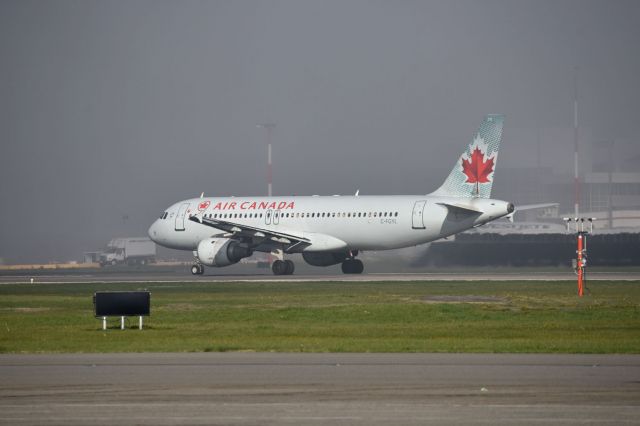 Airbus A320 (C-FGYL)