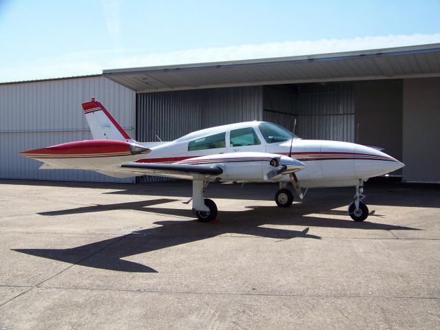 Cessna 310 (N5077J)