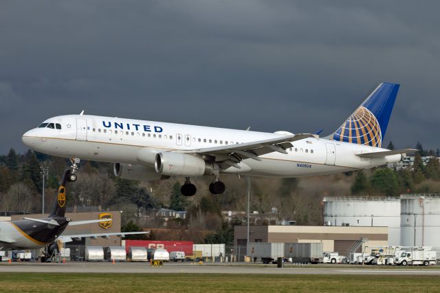 Airbus A320 (N405UA)