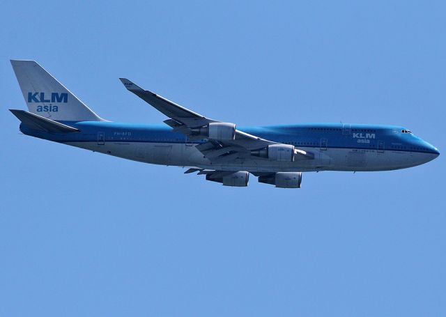 Boeing 747-400 (PH-BFD) - Taking off from the LAX.