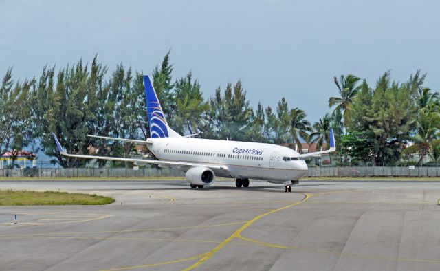 Boeing 737-700 (HP-1716CMP)