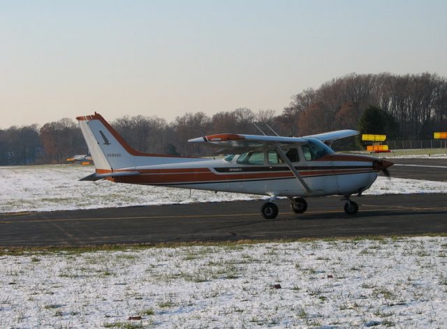 Cessna Skyhawk (N4846G) - Taxiing out for one of many training flights.