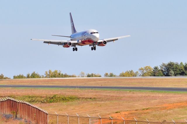 Boeing 737-200 (N322DL)