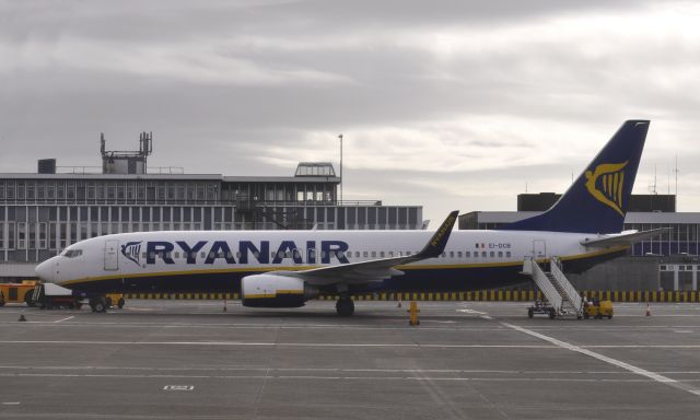 Boeing 737-700 (EI-DCB) - Ryanair Boeing 737-8AS(WL) EI-DCB in Glasgow Prestwick Airport