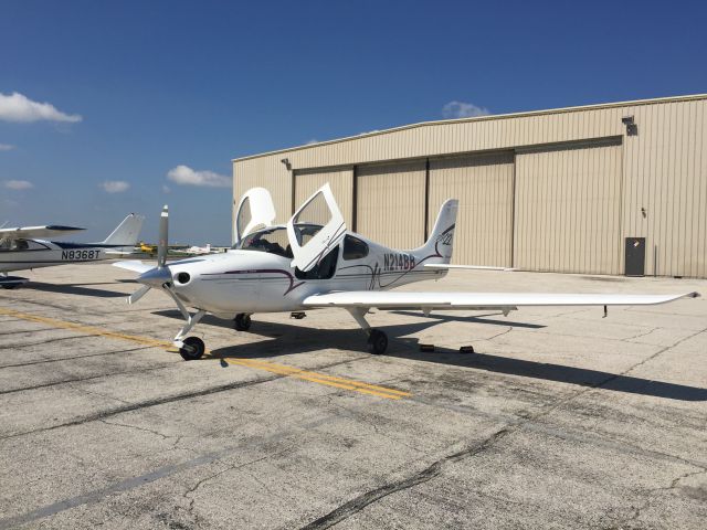 Cirrus SR-22 (N214BB)