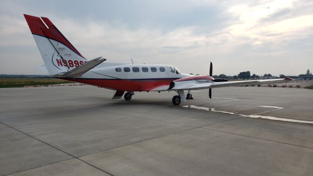 Cessna Conquest 2 (989SB) - Has chocks on it