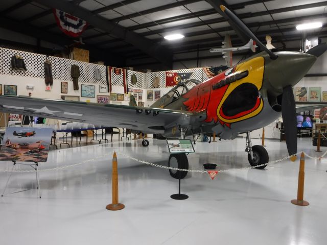 — — - Curtiss P-40N Warhawk