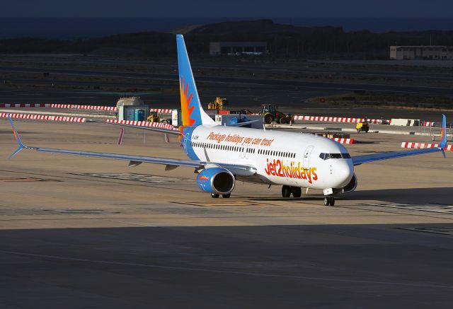Boeing 737-800 (G-JZHK)