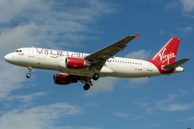 Airbus A320 (EI-EZW)