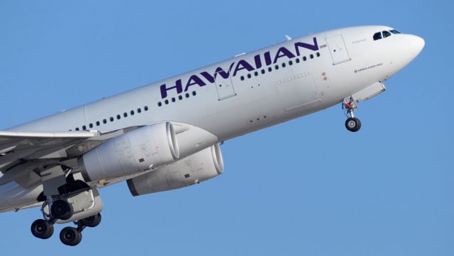 Airbus A330-200 (N374HA) - phoenix sky harbor international airport 07MAR20