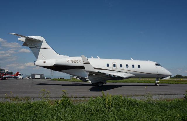 Bombardier Challenger 300 (C-GRCY)