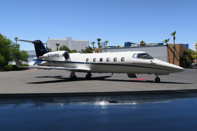 Learjet 60 (N744RD)