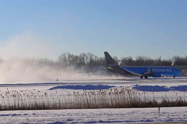 Boeing 737-800 (N8011A) - SCX3043 kicking up some snow while taxiing out from the cargo ramp on 25 Jan 2022.