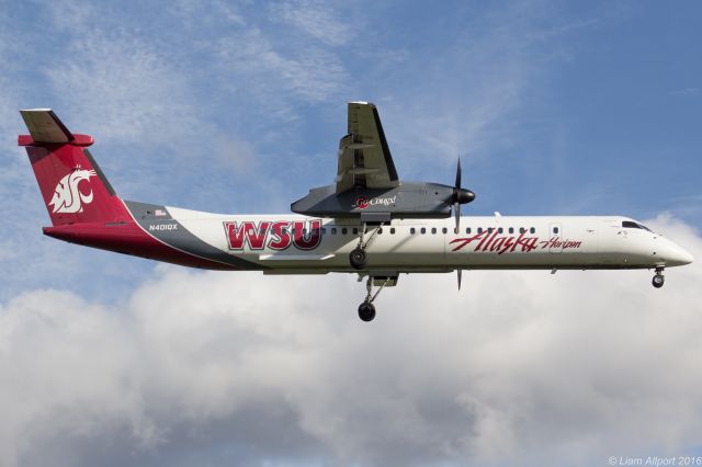 de Havilland Dash 8-400 (N401QX)