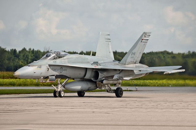 McDonnell Douglas FA-18 Hornet (18-8748)