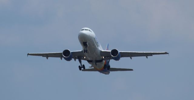 Airbus A320 (N238NV) - 4/16/23 going wheels up from Rwy 27R