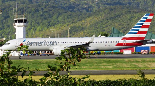 Boeing 757-200 (N187AN)