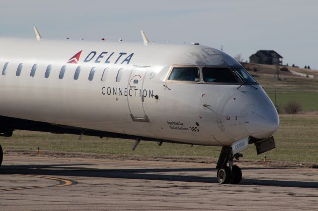 Canadair Regional Jet CRJ-900 (N185GJ)