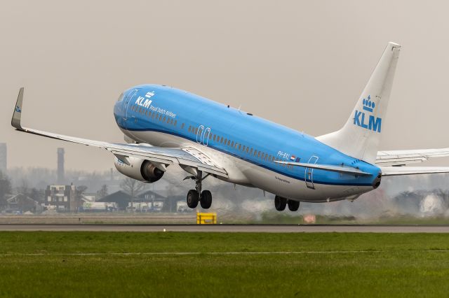 Boeing 737-800 (PH-BXL) - 10th of March, 2024: Up, up and away!! 'Spottersplek Polderbaan' parking lot view of flight KL1147 heading to Oslo rotating from runway 36L.