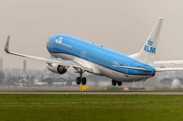 Boeing 737-800 (PH-BXL) - 10th of March, 2024: Up, up and away!! 'Spottersplek Polderbaan' parking lot view of flight KL1147 heading to Oslo rotating from runway 36L.