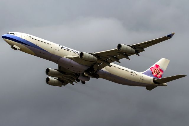 Airbus A340-300 (B-18802) - grey sky, dirty old jet