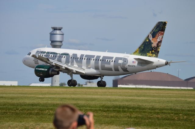 Airbus A319 (N943FR)