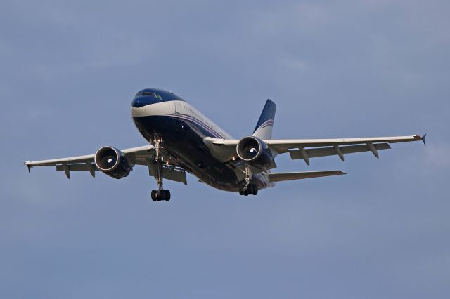 Airbus A310 (HZ-NSA) - On final for RWY 24R from Dusseldorf Intl (DUS/EDDL) on 17 Nov 2017. Happy to see this A310-304, HZ-NSA, c/n 431, again and catch it before landing.