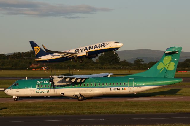 ATR ATR-72 (EI-REM) - Evening rush at MAN