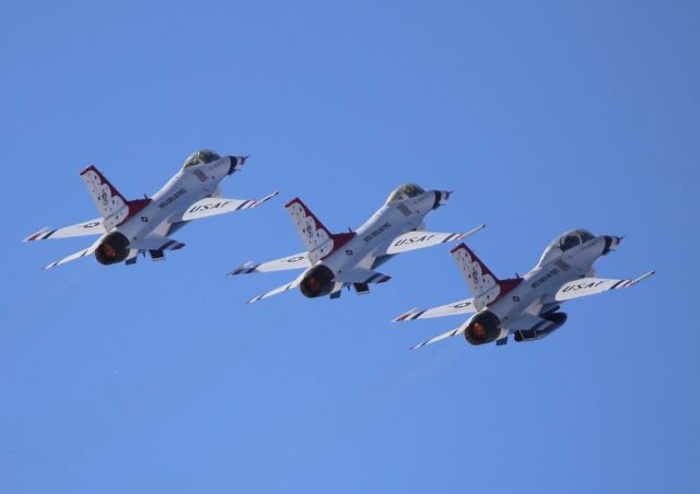 Lockheed F-16 Fighting Falcon — - USAF Thunderbirds performing during Thunder & Lightning Over Arizona at Davis Monthan AFB, 12 Mar 16.